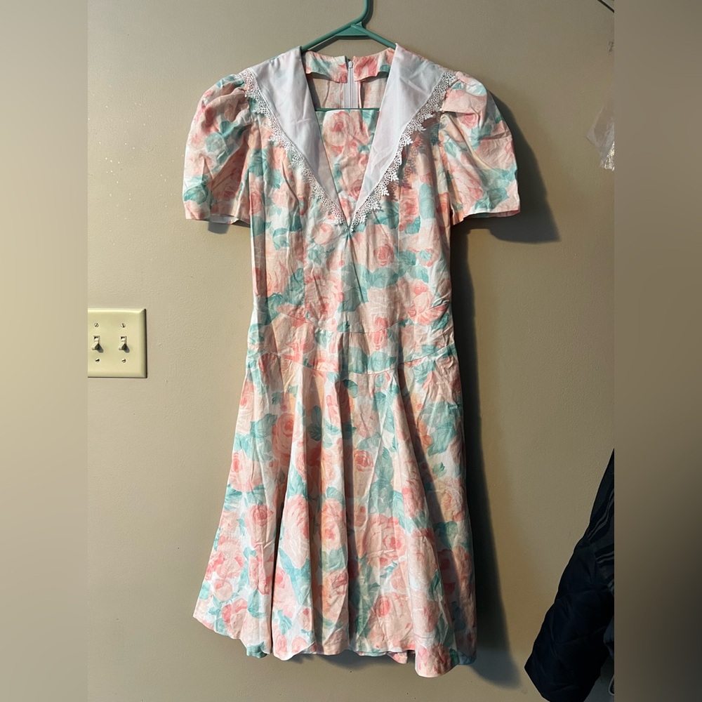 Vintage hand made 1980s dress. Full zip back, v neck with insert dropped waist.